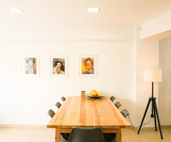 Modernes Haus Mit Spektakulaerem Meerblick Und Pool *