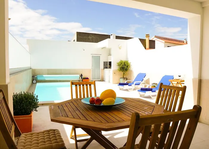 Modernes Haus Mit Spektakulaerem Meerblick Und Pool Feriehus *